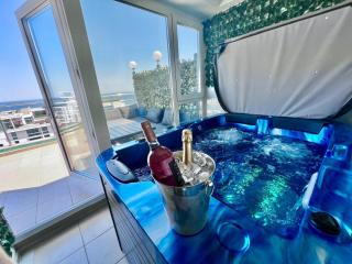 SUMMERLAND Sea View Penthouse & Jacuzzi - Mamaia - 0