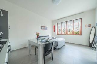 Einstein - Modern Apartment with Balcony - Somma Lombardo - 3