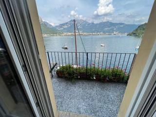 Luxury in Lake Como in a 5 bed lake front home - Valmadrera - 9