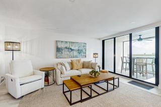 Sunny Days and Blissful Waves in Riverside - 8