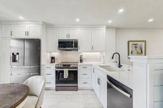 Sunny Days and Blissful Waves in Riverside - 1