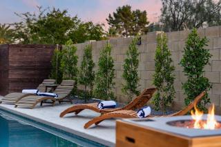 Modern Cactus Home - Luxe with Spa-baths Pool & Firepit - 9