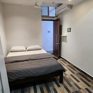 Stylish comfy Room near Airport - Chennai - 9