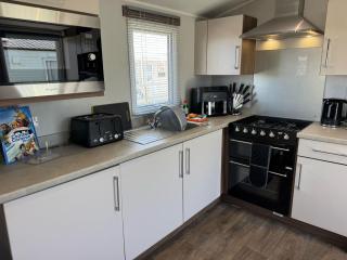 Fantasy Island Holiday Park Eastgate - The Seasons with Hot Tub - Coastal Caravan Breaks - Ingoldmells - 3