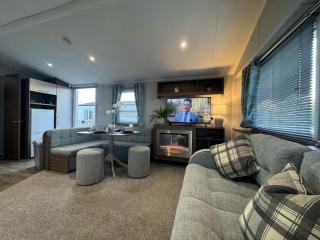 Fantasy Island Holiday Park Eastgate - The Seasons with Hot Tub - Coastal Caravan Breaks - Ingoldmells - 7