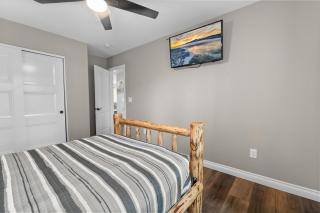 NEW The Starlight Cottage, BBQ & Patio! - Big Bear City - 6