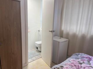2 Bedroom Flat in Central - Londra - 0