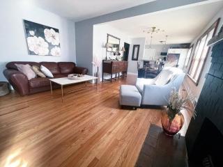 Come home to Kenwood Conveniently located Syracuse - 3