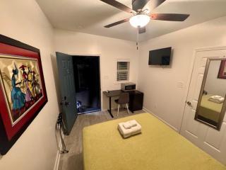 Charming Studio Cabin under Oak tree 2 mins walk to Magazine quiet neighborhood - 6