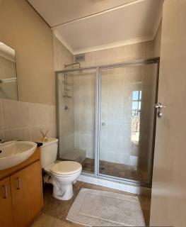Sunlit City Haven Room with Balcony - Cidade Do Cabo - 7