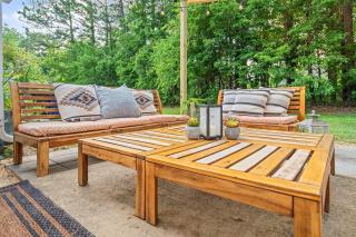 Cozy 2BR Retreat with BBQ, WIFI & Parking - 5