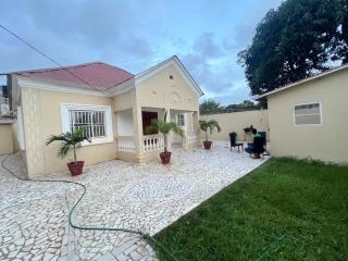 Jawnehs Apartment Bijilo - Bijilo - 2