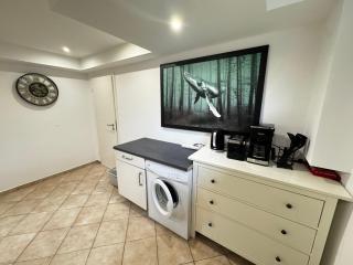 120m² Apartment nahe A1 - 4 Schlafzimmern - 2 Bäder - Parkplatz, WLAN - Siek - 3