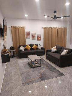 Spacious 2 Bedroom Unit with Concierge - - 9
