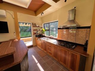 Greenwood Bungalow - Stylish Retreat - 3