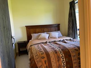 Greenwood Bungalow - Stylish Retreat - 1