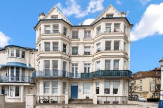 Lovely Seafront Flat by Eastbourne Beach - Eastbourne - 1