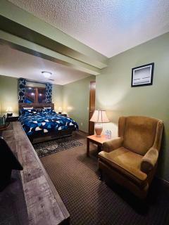 Entire Place! Walk-out Basement! - 6