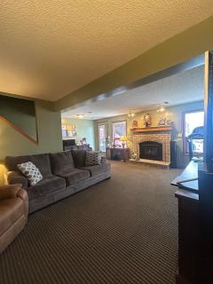 Entire Place! Walk-out Basement! - 5