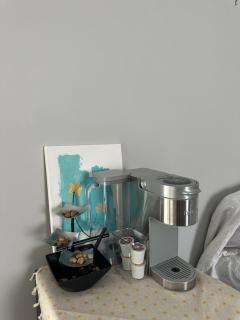 Modern Room with Cozy Vibes - Hicksville - 6