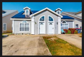 Tranquil Turquoise Retreat - 8