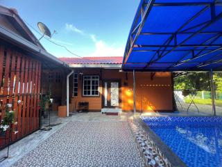 Homestay pool Teratak Dusun Tok Anjang - Muar - 4