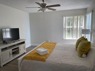 Disney Superior 3BR Condo Near Theme Parks - 1