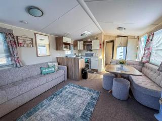 Lovely 8 Berth Caravan With Side Decking At Heacham Beach Park Ref 21008T - Heacham - 1