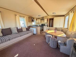 Lovely 8 Berth Caravan At Heacham Beach Park In Norfolk Ref 21029C - Heacham - 2