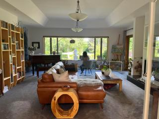 Rose & Stream Retreat - Waikuku - 9