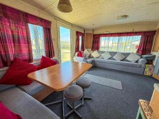 Great 6 Berth Caravan With Side Decking In Heacham Ref 21054A - 2