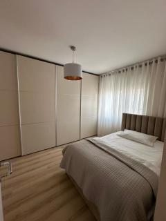 Chic & Serene Apartment-Your Relaxing Oasis - Tirana - 8