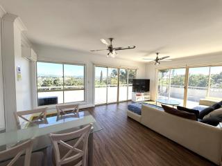 Hampton Court Apartments - 7