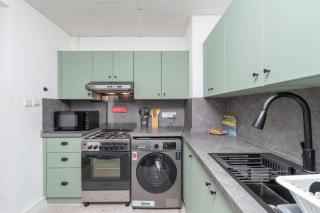 StayShort - Stylish and Spacious Apartment in Vibrant JVC, Dubai - 6