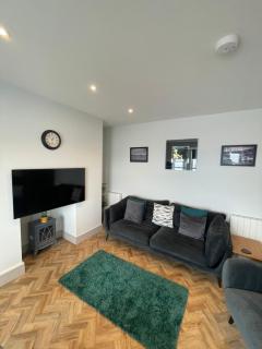 Superb 2 Bedroom Sea View Flat - 7