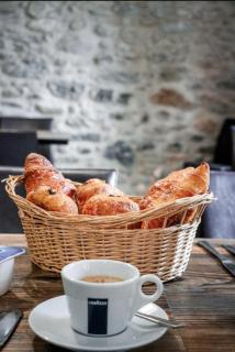 Logis Hotel-restaurant Les Glycines - 4