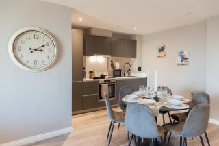 3 Bed Flats near Station & City Centre - Sleeps 6 - 4