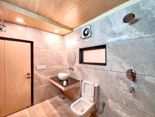 A PREMIUM HIDDEN CHALET HOTEL - Walking Distance From Naini Lake - A Luxury Boutique Stay In Nainital with Newly Decorated Room and Restaurat And Wi Fi - Wondfull Customer Service Awarded - Nainital - 4