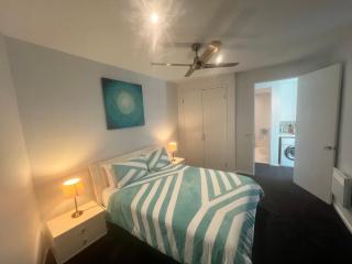 507 At The Waves - Cowes - 7