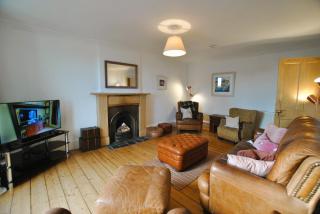 Buttercup House- spacious coastal home - 0
