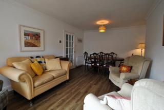 Buttercup House- spacious coastal home - 4