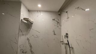 Beachfront Premium T B S Hotel Luxury & Spacious Room With BREAKFAST, Near Temple with Prime Location wifi- Lift and Parking Facilities - Puri - 4