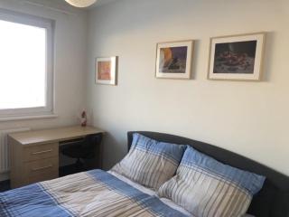 Team Flat & Urban Family Comfort - HomeBase with a Castle view - Petržalka - 1