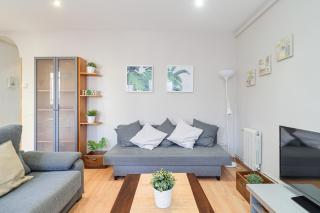 2-bedroom Bright and Classic Sagrada Familia Apartment - 9