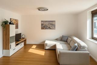 Cozy Apartment with a Garden - Jesenice - 5