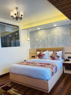 Hotel Broadway Boutique Mall Road Darjeeling - A Premium Luxury Room with Valley View - Darjeeling - 1