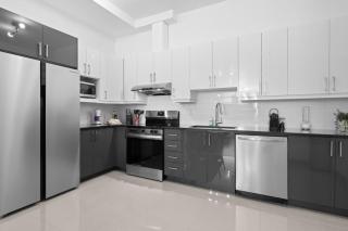New Modern 2bdr Apartment in Little Italy - Montreal - 4