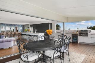 Coastal Retreat l Pool l Close to Beach - Wamberal - 2