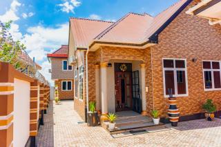 KC Executive Lodge - Kikuyu - 3