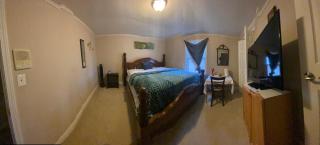 Room in a mansion - Frederick - 6